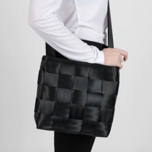 Harveys Seatbelt Mini Messenger :: Black, GUC